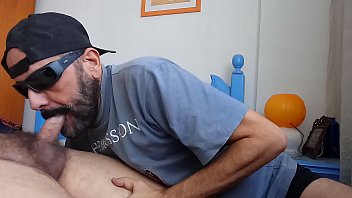 Preview 2 of Ammizodn - A Miss&atilde_o: Tirar o leite com a boca