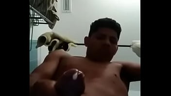 Preview 3 of Sanlione Sex - M&iacute_ amigo hetero se masturba para mi