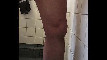 Preview 2 of Katrina Cafand Salman Khan Xxx - Im Keuschheitsg&uuml_rtel verschlossen im Freibad geduscht
