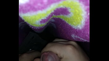 Preview 2 of Stepmom Vs Son Vs Young Man - Novinho doce se masturbando