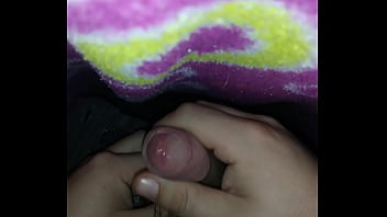 Preview 1 of Stepmom Vs Son Vs Young Man - Novinho doce se masturbando