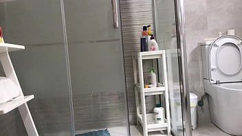 Preview 1 of Indian Girl Rape Mms 3gp - cu&ntilde_ada espiada en la ducha