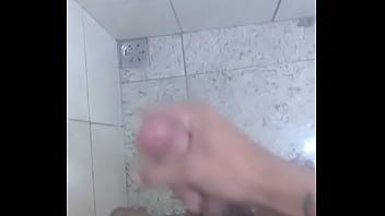 Preview 2 of Nigerian Squirt Rub - Hetero gozando Depois do Banho
