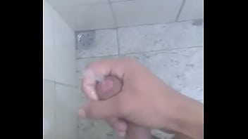 Preview 3 of Nigerian Squirt Rub - Hetero gozando Depois do Banho