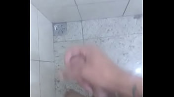 Preview 1 of Nigerian Squirt Rub - Hetero gozando Depois do Banho