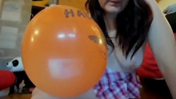 Preview 4 of Phim Xet Xxhay Net - Gonfio questi palloncini per Halloween e sono pronta a giocare con te in maniera davvero fetish