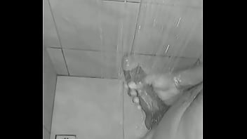 Preview 1 of Badi Chut Desi - Tes&atilde_o no banho