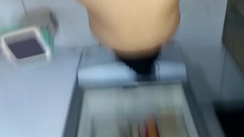 Preview 2 of Squeeze Tits Hard While Fuck - Transando na lanchonete fechada do shopping