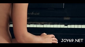 Preview 1 of Brazilian Real Mom Son - Babe Miela is doing everything to make herself cum