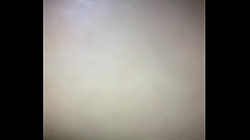 Preview 1 of Utah Latina Rocy - Cogiendo rico en las cabinas con una madurita