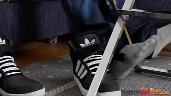 Preview 2 of Xxnx With Mom And Younger Son - Gay foot fetish dude tugs cock