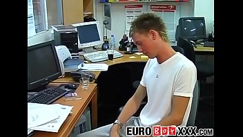 Preview 1 of Vidio Jepang Kampung - Blond twinky takes big dick during working hours