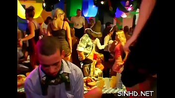Preview 2 of Fingern Lesben - Wet group dong sucking