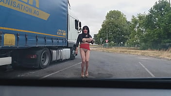Preview 2 of Maa Bta - pute arabe danse topless devant routier