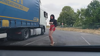 Preview 3 of Maa Bta - pute arabe danse topless devant routier