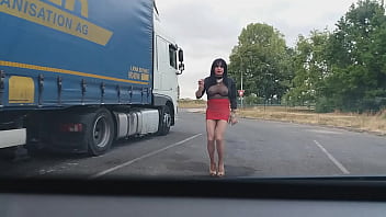 Preview 1 of Maa Bta - pute arabe danse topless devant routier