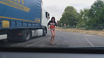 Preview 4 of Maa Bta - pute arabe danse topless devant routier