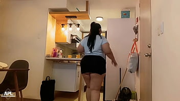 Preview 2 of Bi Husband And His Wife - La puta de mi vecina siempre sale a la puerta mostrando su enorme culo,  pero esta vez me lo pude follar hasta llenarselo de creampie