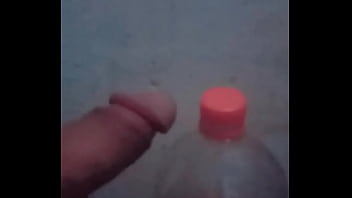 Preview 2 of Englis Xxx Sexy Bf You Tub Me - Abrindo a garrafa com meu palzao