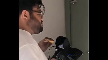 Preview 3 of Jana Haj - Cu&aacute_ndo te da hambre en el trabajo