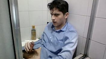 Preview 2 of Fablik Bus - a yummy hand job in the shower