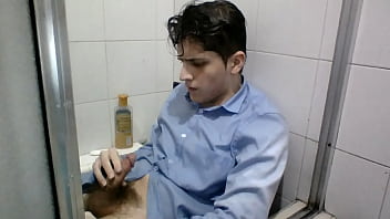 Preview 1 of Fablik Bus - a yummy hand job in the shower