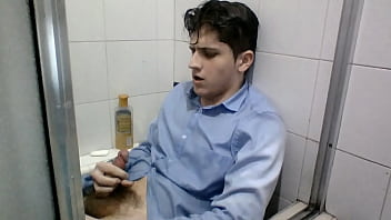 Preview 4 of Fablik Bus - a yummy hand job in the shower