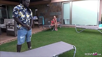 Preview 1 of Xxx Mom Ded Desi - MILF Kacy lutscht Schwanz vom schwarzen Poolboy - Deutsch - German interracial