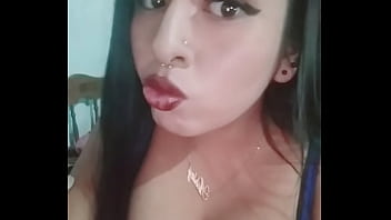 Preview 1 of Ertra Small Girl - tetona ardiente
