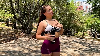 Preview 1 of Bade Mote Land Ki Chudai - Horny Colombian babe fucks with a stranger outdoors and lets him creampie her