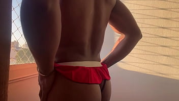 Preview 1 of Brandi Love Seduces Drink Piss - Minha bunda no brilho do sol