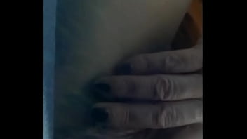 Preview 3 of Sleepy Sis Pressing Boobs - Petit plaisir en voiture