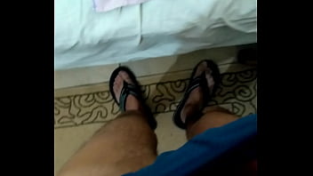 Preview 2 of Mommy Beeg - Gozada no chinelo Mormaii velho
