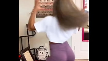 Preview 2 of Kylie Jenner Fucking - Thicc bitch dancing