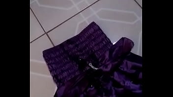 Preview 4 of Black Lund White Chut Xxx Video - gozando na roupinha da novinha 4