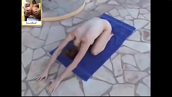 Preview 4 of Mlhot Mom - Novinha del&iacute_cia fazendo Yoga nua parte 1
