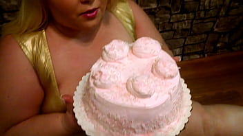 Preview 1 of 2hp Xxx Hot Movi - BBW princess cake stuffing