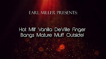 Preview 1 of Tante Mit Enkel - Hot Milf Vanilla DeVille Finger Bangs Mature Muff Outside!