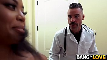 Preview 1 of Sikiszle Ws - Nia Nacci Gets Fucked by The Doctor