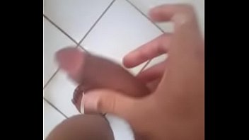 Preview 4 of Mom And Son Best Friend Anal Sex - Leonardo Rodrigues - Masturba&ccedil_&atilde_o com Gozada Boa no Banheiro