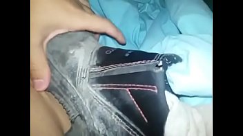 Preview 1 of Spanking Royal - Peguei o Sapat&atilde_o de um homem com as meias dentro depois de um longo dia de trabalho e trouxe para casa para me divertir. Foi s&oacute_ divers&atilde_o,  tudo de bom