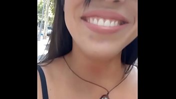 Preview 1 of Wwww Xxx Dcom - Novinha safada gozando no meio do parque p&uacute_blico em Barcelona !