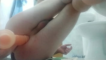 Preview 3 of Im Juggling - Jugando con mi dildo 3