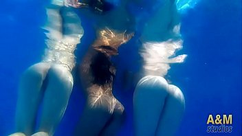 Preview 4 of Fat Ladies Xnxx - Por puro despecho ella se mont&oacute_ una org&iacute_a con sus amigas,  y es que con las chicas no se juega !!