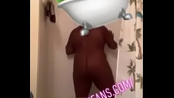 Preview 2 of Seachcalzas - Just a lil shower play