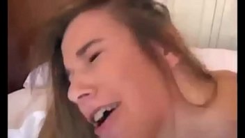 Preview 4 of Xxx Mom Rep Son - Gostosa Branquinha Transando com Dois