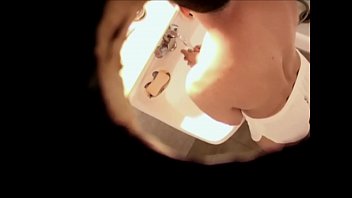 Preview 1 of Hot Egyptian Actress - Voyeur 1. J&#039_espionne par le trou d&#039_a&eacute_ration mon voisin qui prend sa douche.