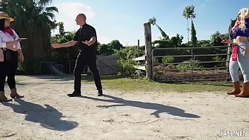 Preview 1 of Dasi Bhaahi Xxx - Fuck the Priest! Big Ass Virgo Peridot and Alexis Andrews Jump on the Holy Dick