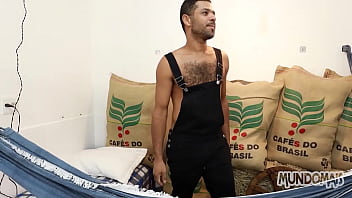Preview 1 of Ebony Squirting - Fodendo no alojamento na ro&ccedil_a!