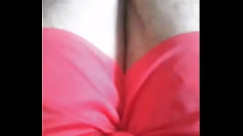 Preview 2 of Xxxcomhende Viedo - Leonardo Rodrigues - Malhando Pernas com Short Vermelho